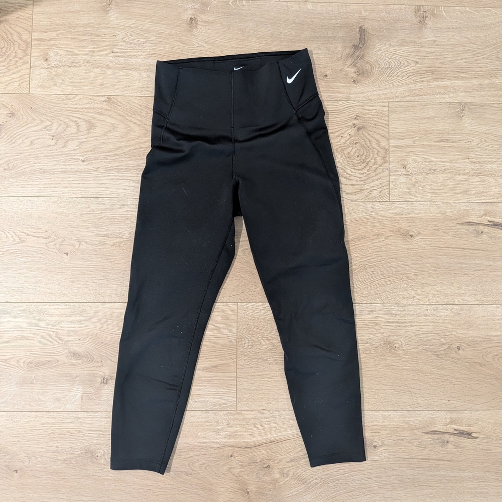 Nike Black Cropped Leggings - Picture 3 of 4